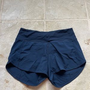 Size 4 Lululemon Speed Up mid-rise lined shorts
